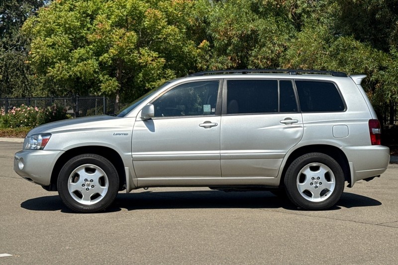 Toyota Highlander Vehicle Full-screen Gallery Image 07