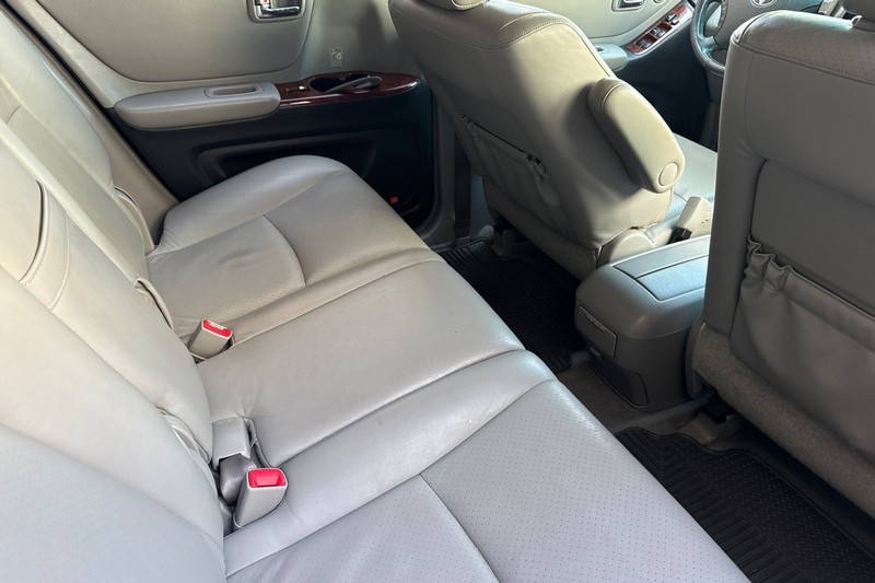Toyota Highlander Vehicle Full-screen Gallery Image 18