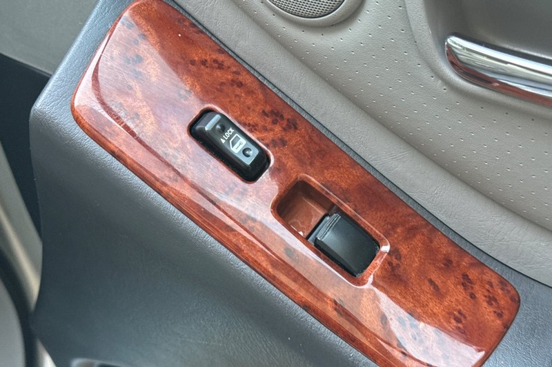 Toyota Highlander Vehicle Full-screen Gallery Image 22