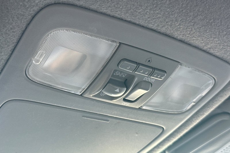 Toyota Highlander Vehicle Full-screen Gallery Image 24