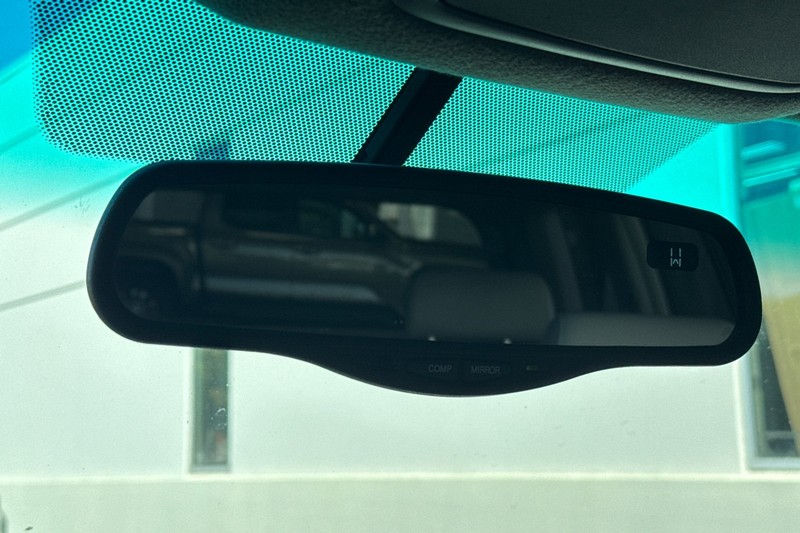 Toyota Highlander Vehicle Full-screen Gallery Image 25
