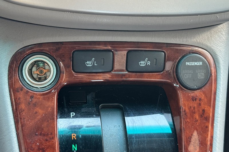 Toyota Highlander Vehicle Full-screen Gallery Image 30