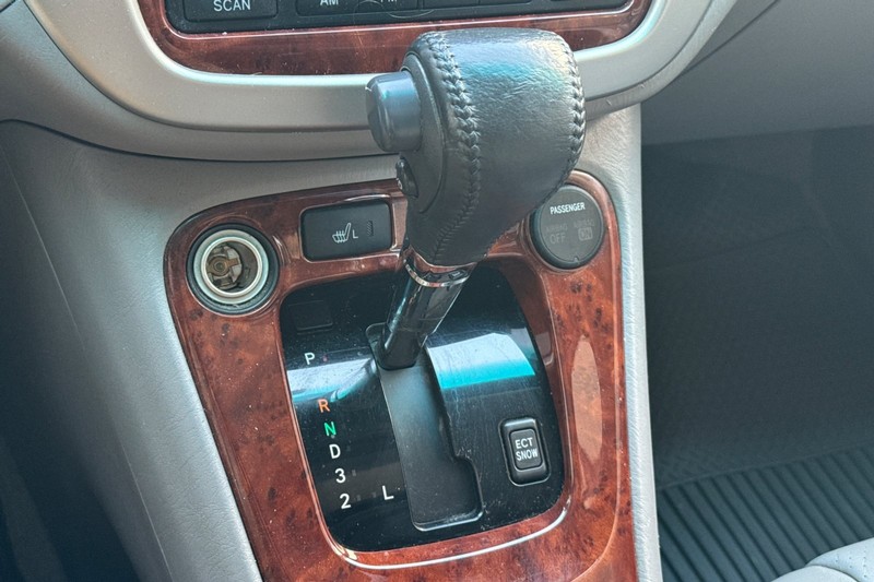 Toyota Highlander Vehicle Full-screen Gallery Image 31