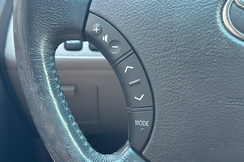 Toyota Highlander Vehicle Full-screen Gallery Image 33