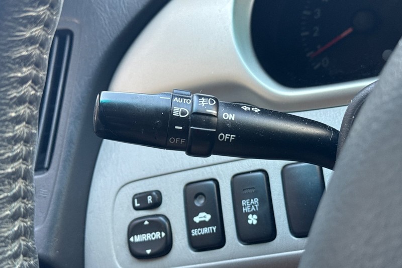 Toyota Highlander Vehicle Full-screen Gallery Image 34
