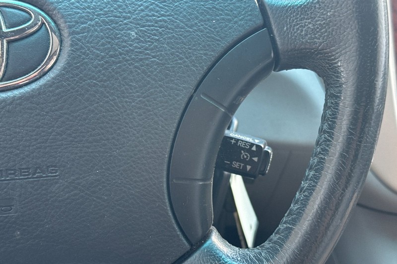 Toyota Highlander Vehicle Full-screen Gallery Image 35
