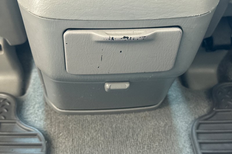 Toyota Highlander Vehicle Full-screen Gallery Image 39