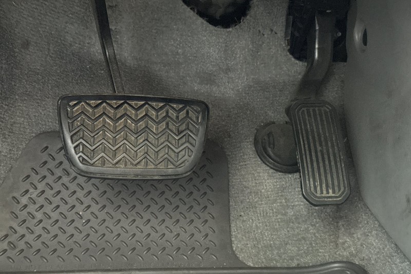 Toyota Highlander Vehicle Full-screen Gallery Image 41