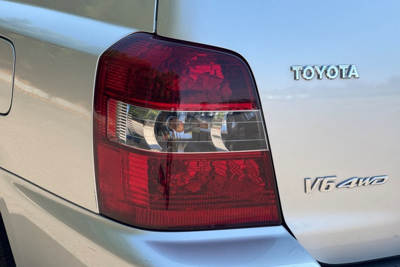 Toyota Highlander Vehicle Full-screen Gallery Image 45