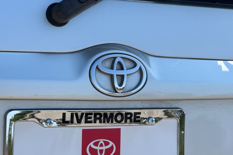 Toyota Highlander Vehicle Full-screen Gallery Image 46