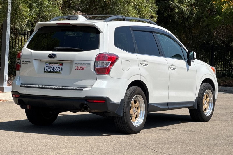Subaru Forester Vehicle Full-screen Gallery Image 04