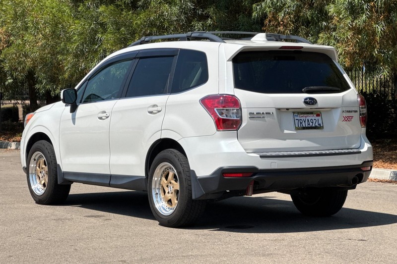 Subaru Forester Vehicle Full-screen Gallery Image 06