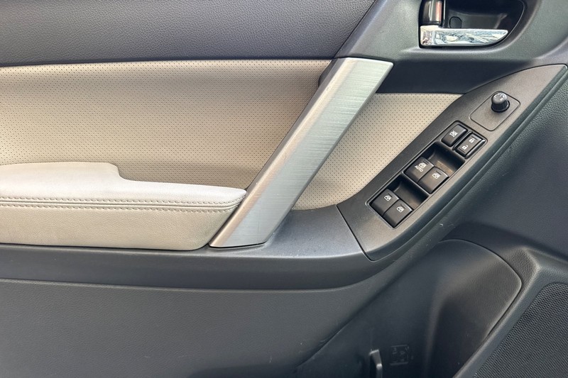 Subaru Forester Vehicle Full-screen Gallery Image 11