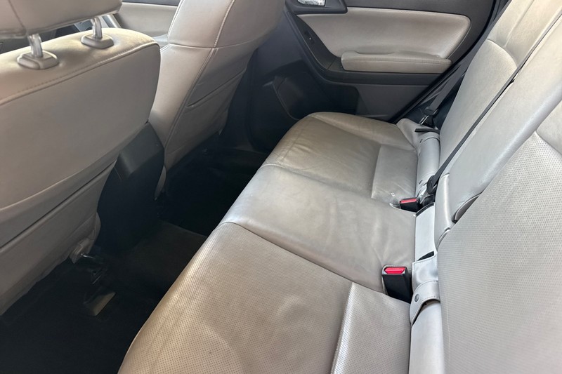 Subaru Forester Vehicle Full-screen Gallery Image 14