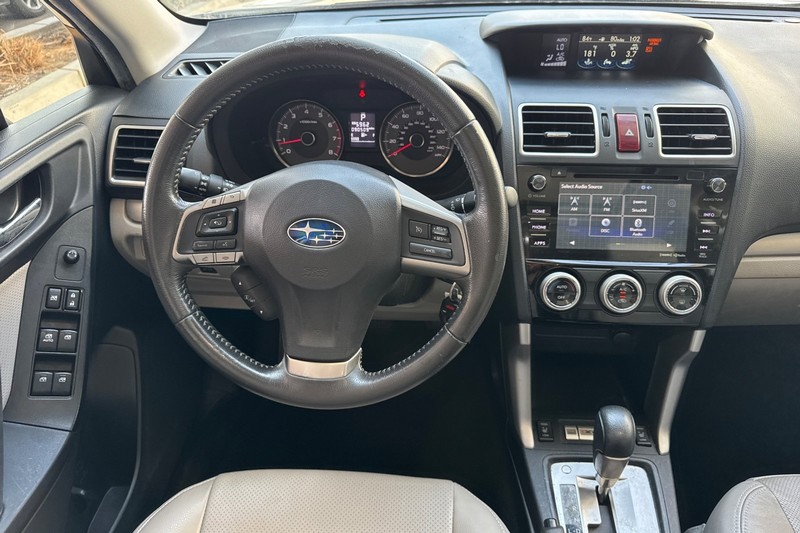 Subaru Forester Vehicle Full-screen Gallery Image 16