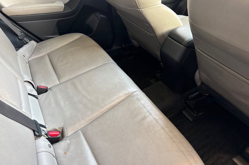 Subaru Forester Vehicle Full-screen Gallery Image 17