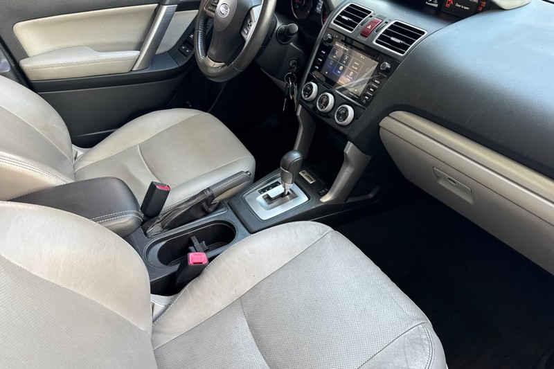 Subaru Forester Vehicle Full-screen Gallery Image 18