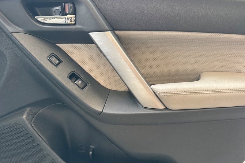 Subaru Forester Vehicle Full-screen Gallery Image 20