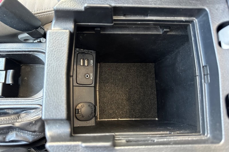 Subaru Forester Vehicle Full-screen Gallery Image 31