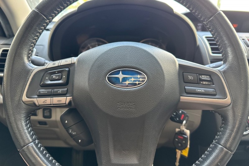 Subaru Forester Vehicle Full-screen Gallery Image 33