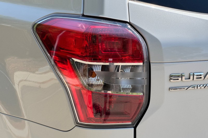Subaru Forester Vehicle Full-screen Gallery Image 45