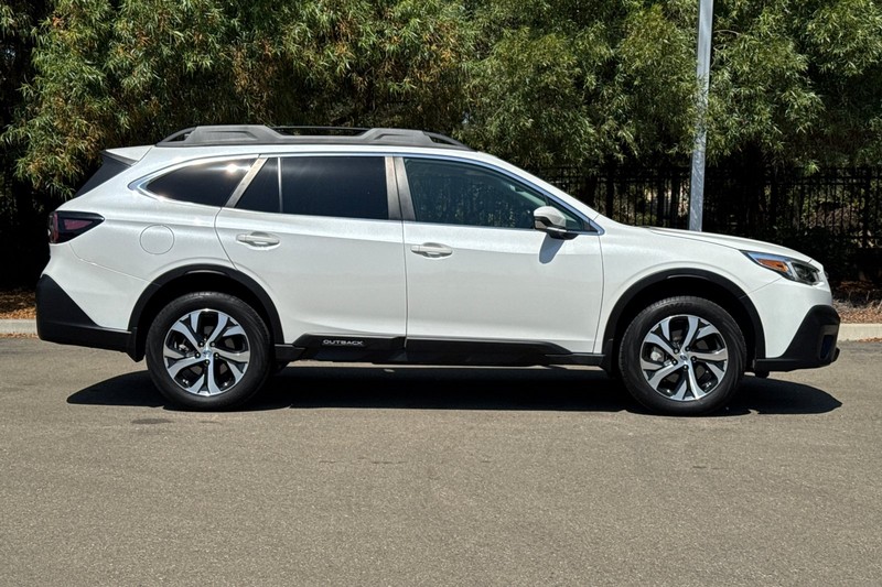 Subaru Outback Vehicle Full-screen Gallery Image 03