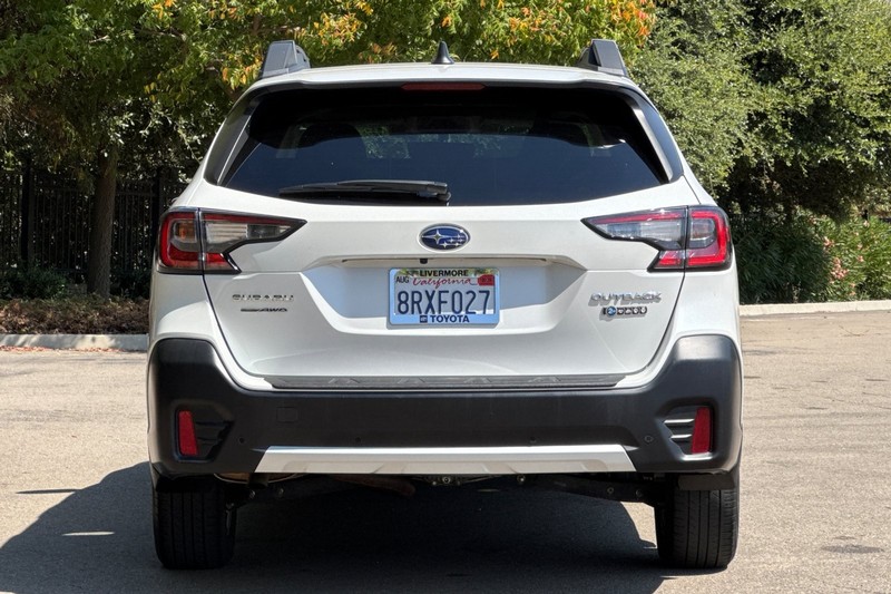 Subaru Outback Vehicle Full-screen Gallery Image 05