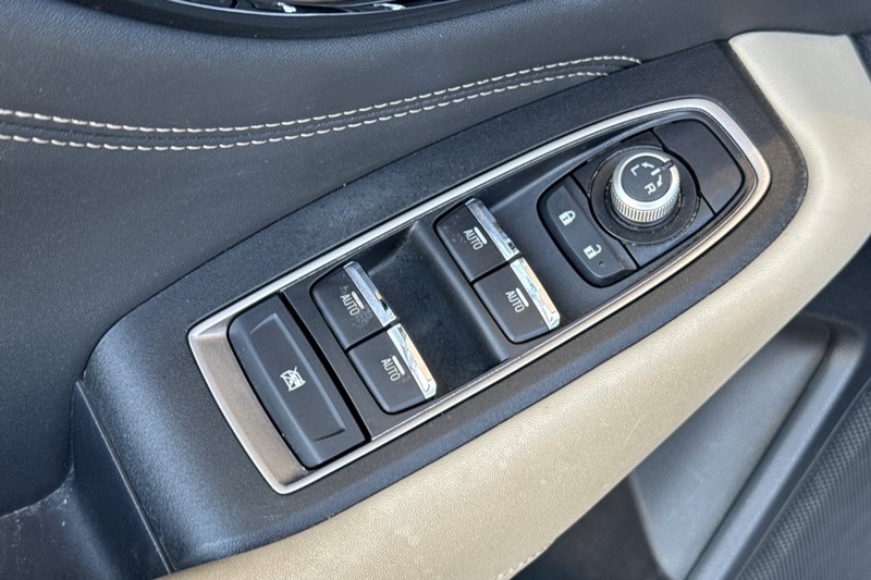Subaru Outback Vehicle Full-screen Gallery Image 12