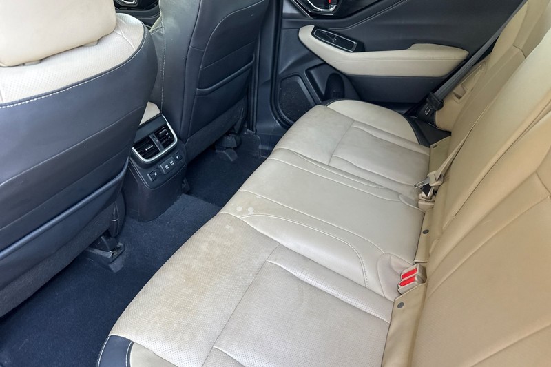 Subaru Outback Vehicle Full-screen Gallery Image 14