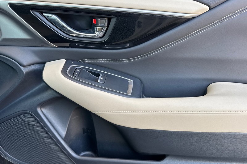 Subaru Outback Vehicle Full-screen Gallery Image 21