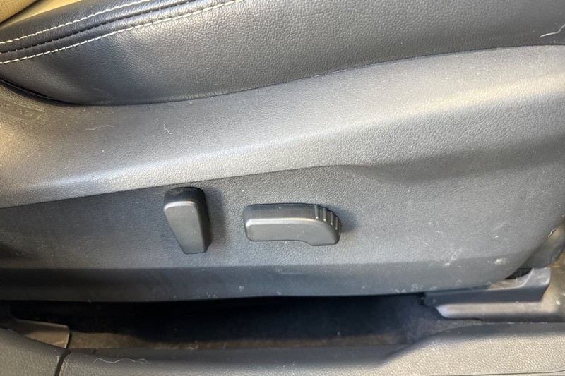Subaru Outback Vehicle Full-screen Gallery Image 23