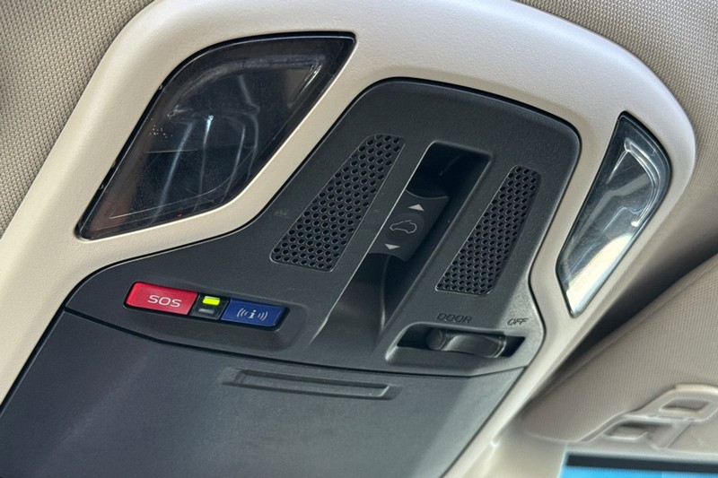 Subaru Outback Vehicle Full-screen Gallery Image 24