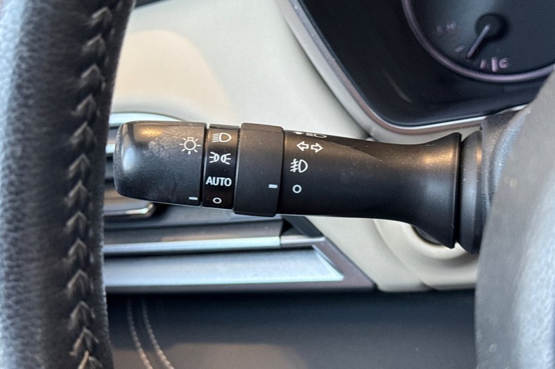 Subaru Outback Vehicle Full-screen Gallery Image 36