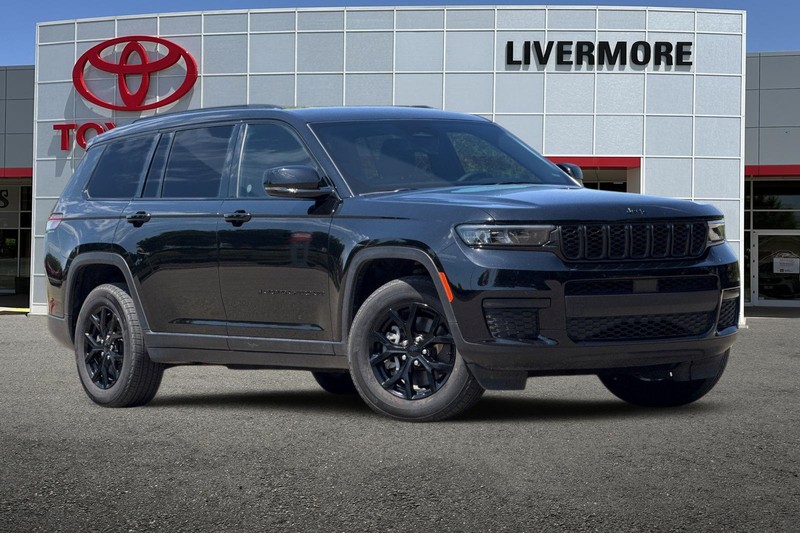 Jeep Grand Cherokee L Vehicle Full-screen Gallery Image 02