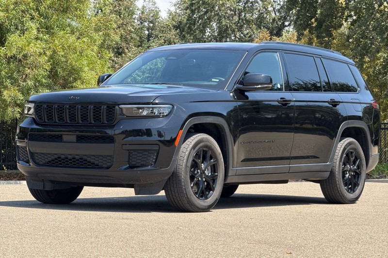 Jeep Grand Cherokee L Vehicle Full-screen Gallery Image 08