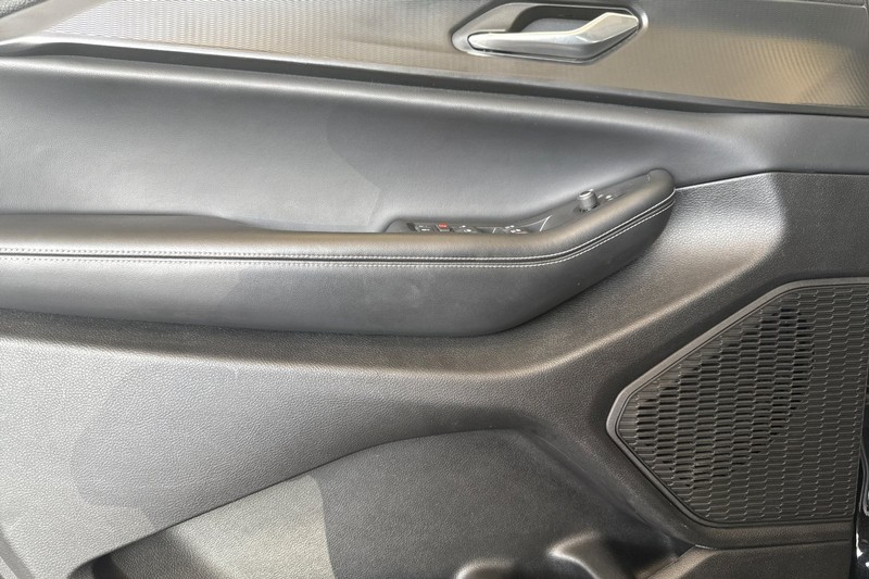 Jeep Grand Cherokee L Vehicle Full-screen Gallery Image 11