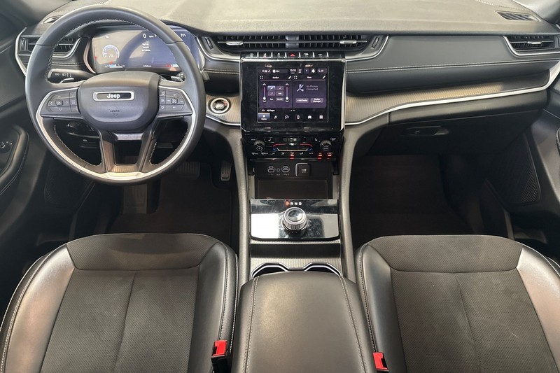Jeep Grand Cherokee L Vehicle Full-screen Gallery Image 15