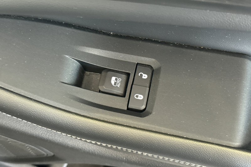 Jeep Grand Cherokee L Vehicle Full-screen Gallery Image 23