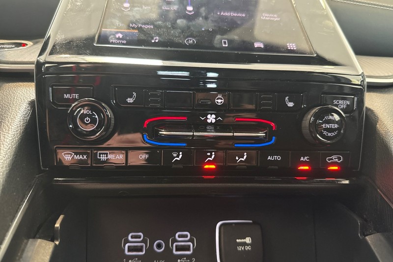 Jeep Grand Cherokee L Vehicle Full-screen Gallery Image 29