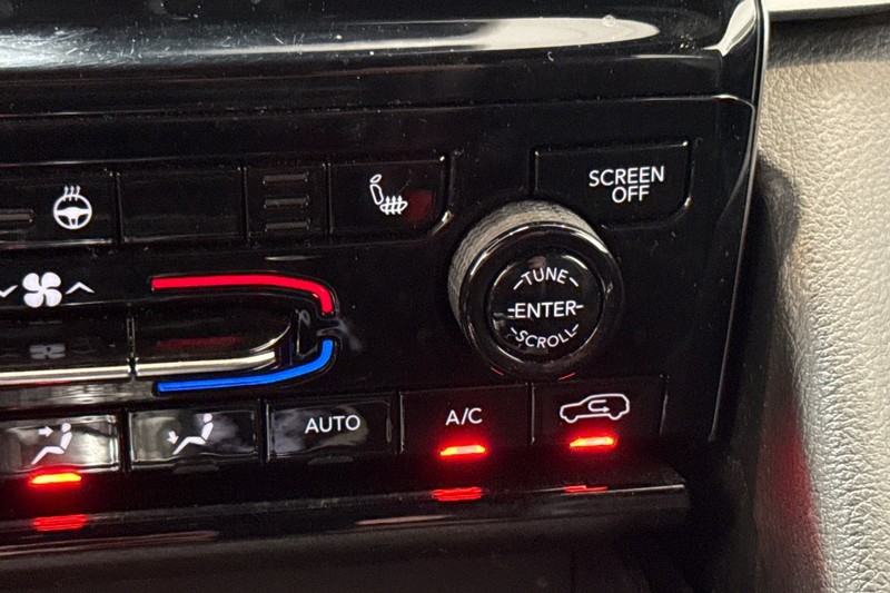 Jeep Grand Cherokee L Vehicle Full-screen Gallery Image 31