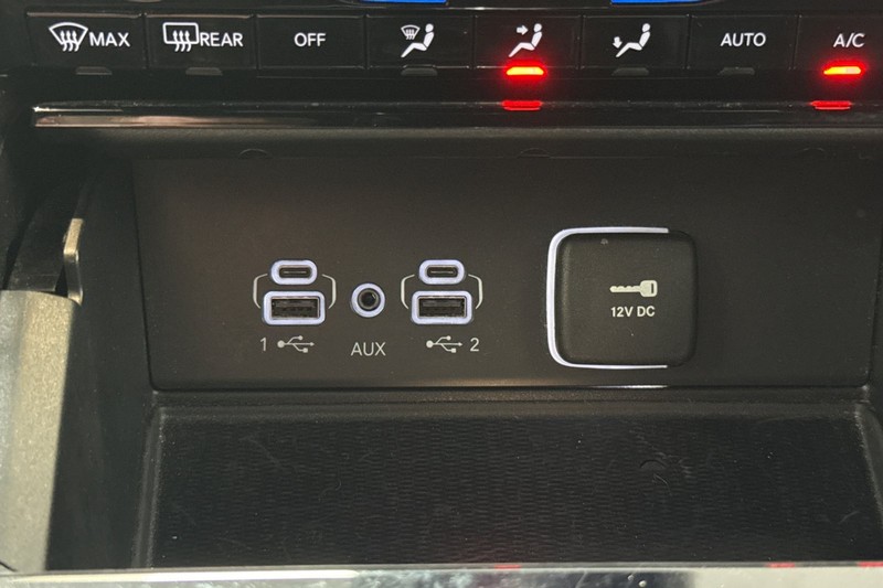 Jeep Grand Cherokee L Vehicle Full-screen Gallery Image 32