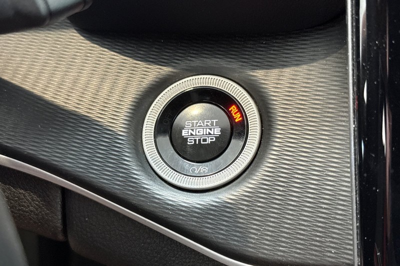 Jeep Grand Cherokee L Vehicle Full-screen Gallery Image 35