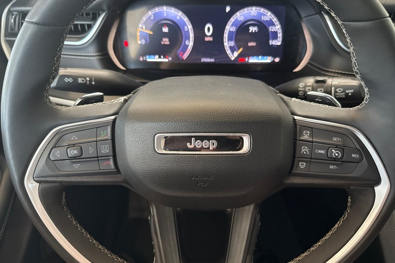 Jeep Grand Cherokee L Vehicle Full-screen Gallery Image 36