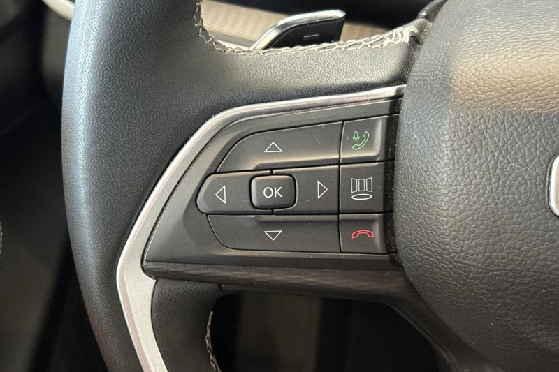 Jeep Grand Cherokee L Vehicle Full-screen Gallery Image 37