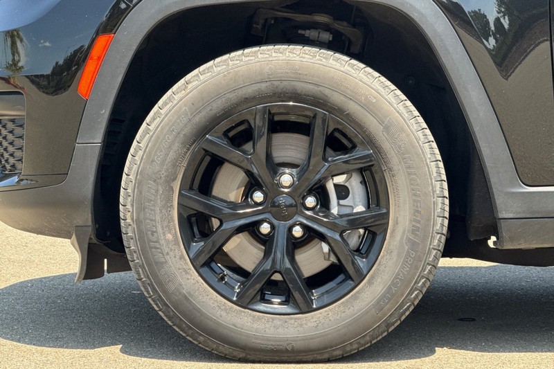 Jeep Grand Cherokee L Vehicle Full-screen Gallery Image 46