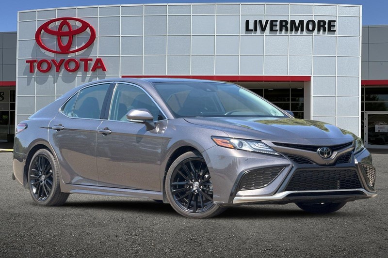 Toyota Camry Vehicle Full-screen Gallery Image 02