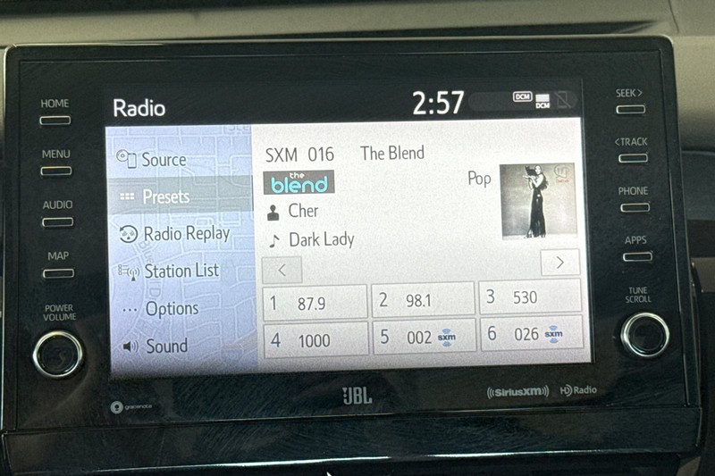 Toyota Camry Vehicle Full-screen Gallery Image 25