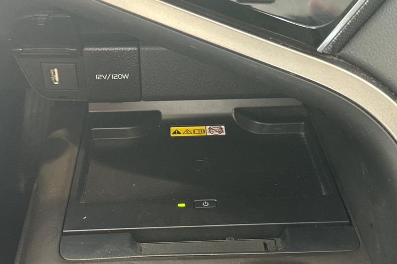 Toyota Camry Vehicle Full-screen Gallery Image 30