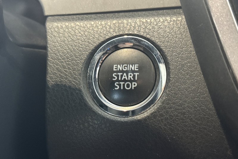 Toyota Camry Vehicle Full-screen Gallery Image 33