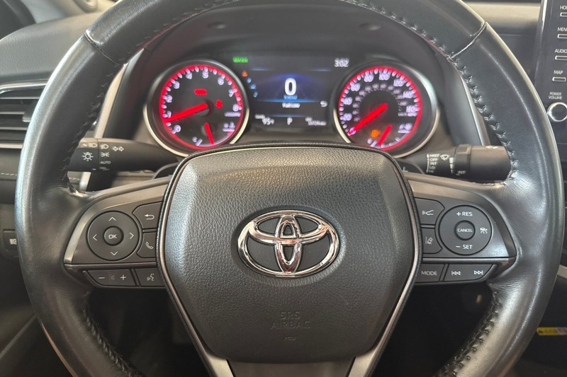 Toyota Camry Vehicle Full-screen Gallery Image 34